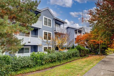 Built in 1988 this Queen Anne Condominium sits on the Coveted SE slope overlooking downtown and Elliot Bay, just steps from the top of QA's shopping and business district! | Image 2