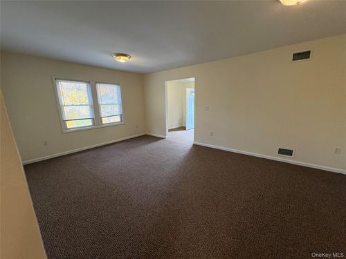 3 Brookwood St, Glen Head, NY, 11545-1323 | Card Image