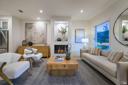 1112 Foster Rd, Napa, CA, 94558-6520 | Card Image