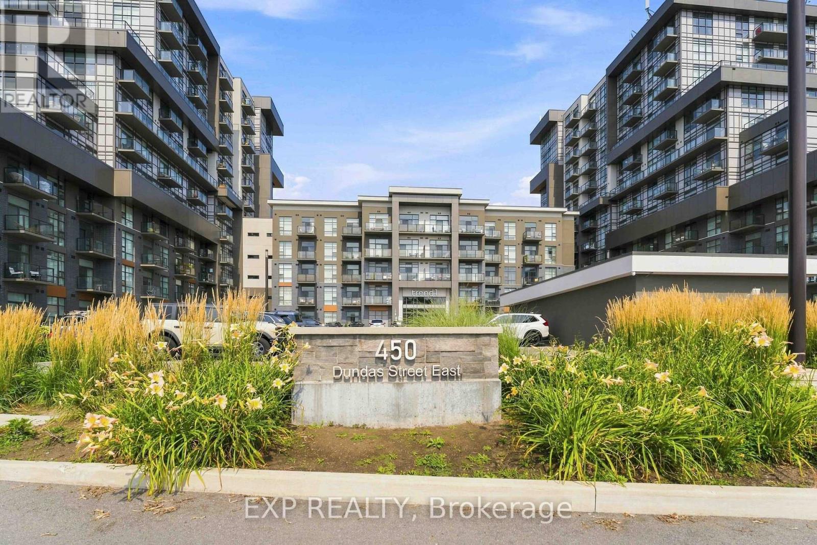 Residential in Hamilton (Waterdown) 4