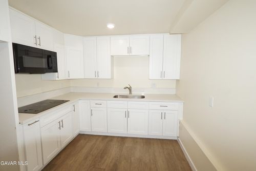 34-448 W 41st Pl, Los Angeles, CA, 90037-2119 | Card Image