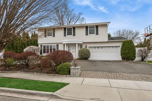 20 Sagamore Way S, Jericho, NY, 11753-2342 | Card Image