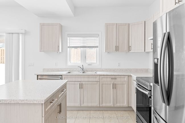 41 Autumn Ave, House other with 5 bedrooms, 4 bathrooms and 2 parking in Thorold ON | Image 11