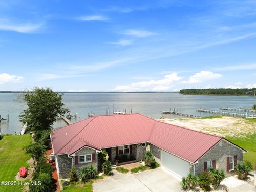 132 Gemstone Dr, Sneads Ferry, NC, 28460-9409 | Card Image