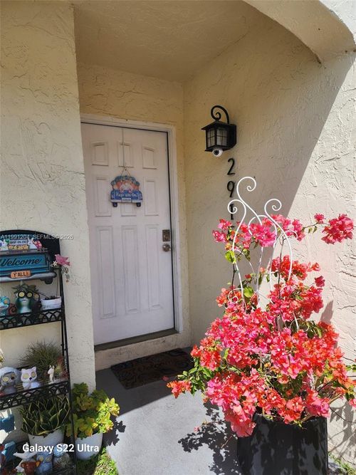 2915 San Remo Cir, Homestead, FL, 33035 | Card Image