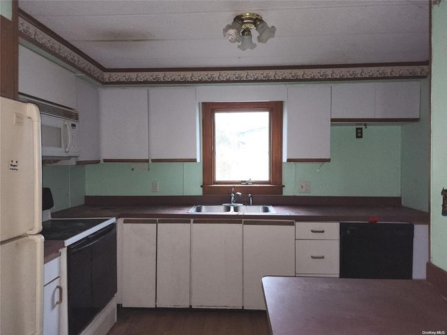 24 - 24 Limetree Dr, Condo with 2 bedrooms, 2 bathrooms and null parking in Manorville NY | Image 5