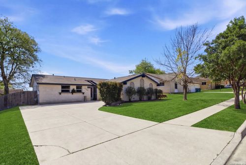 7522 Wishing Oaks St, Live Oak, TX, 78233-3133 | Card Image