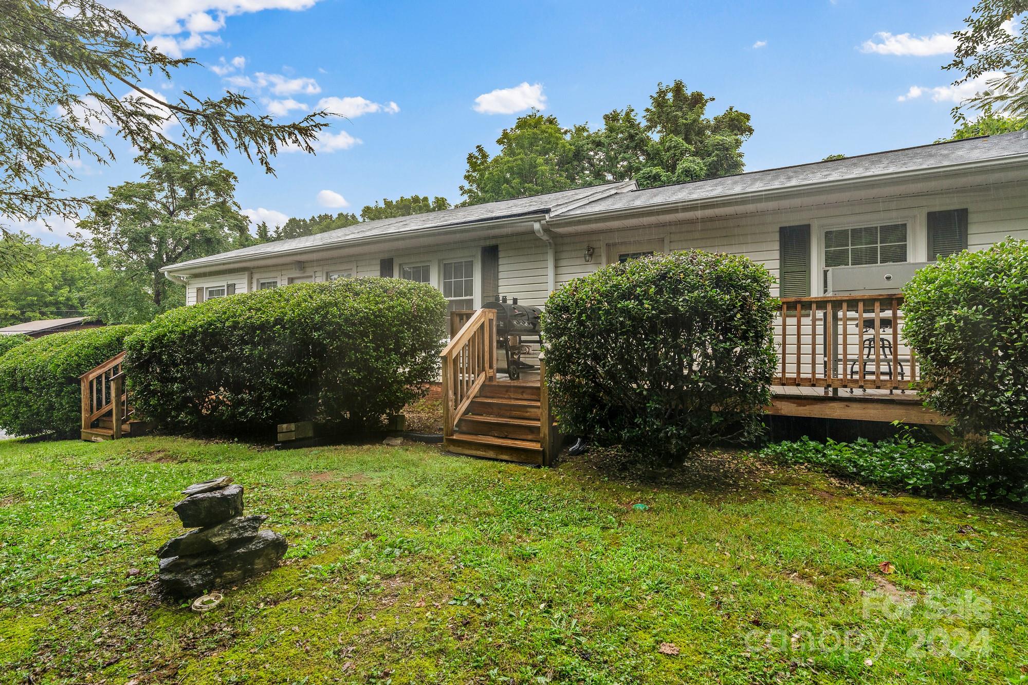 Stoney Mountain Rd, Hendersonville, NC 28791