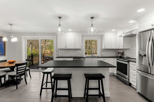 75 Birkdale Rd, Bedford, NH, 03110-4303 | Card Image