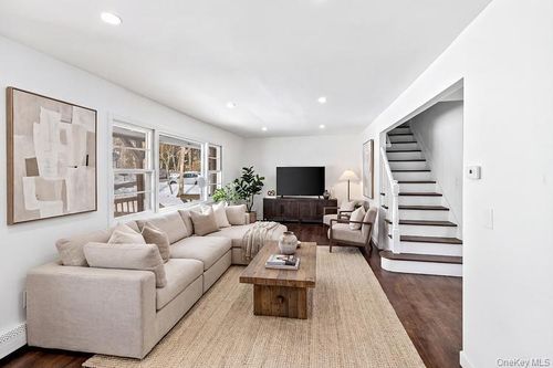 15 Gardiners Rd, Sound Beach, NY, 11789-2427 | Card Image