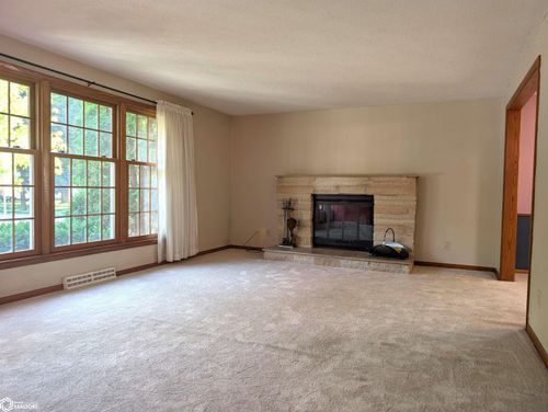 1303 2nd St Nw, Mason City, IA, 50401-1704 | Card Image