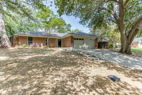 2709 Springbrooke Dr, Hurst, TX, 76054-2709 | Card Image