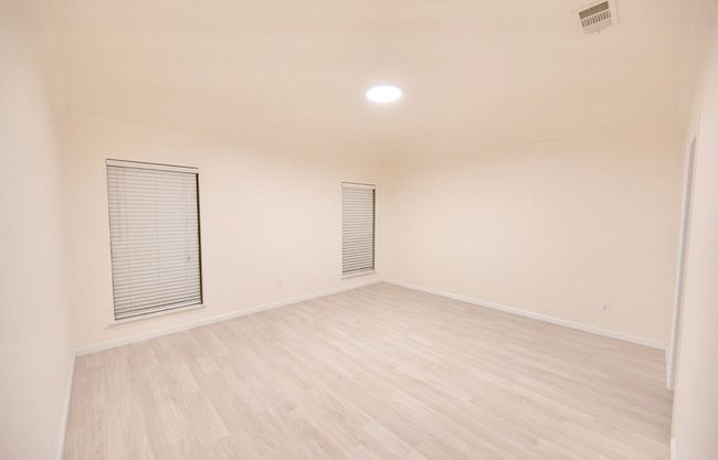 8729 Shavano Dr, House other with 3 bedrooms, 2 bathrooms and null parking in Fort Worth TX | Image 13
