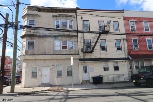 28 Fleming Ave, Newark, NJ, 07105-3602 | Card Image