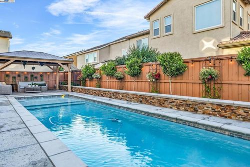 2305 Augusta Ave, Tracy, CA, 95377-8427 | Card Image