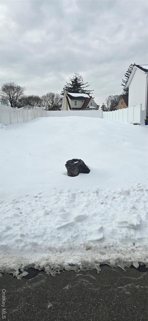 20 Chestnut St, Wyandanch, NY, 11798-3906 | Card Image