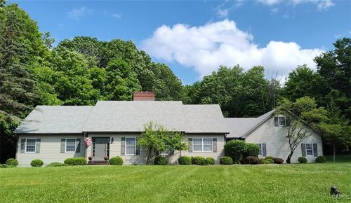 8074 Irish Mist Ln, Manlius, NY, 13104-2500 | Card Image