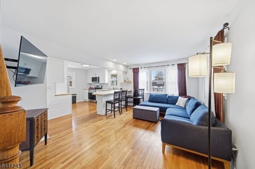 37 Wenonah Ave, Lake Hiawatha, NJ, 07034-2720 | Card Image