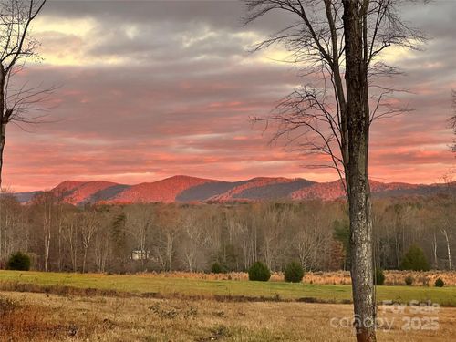 225 Zeb Rd, Union Grove, NC, 28689-9143 | Card Image