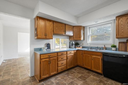 52160 Trinity Court, South Bend, IN, 46637-4304 | Card Image