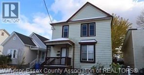 817 Chatham St E, Home with 5 bedrooms, 2 bathrooms and null parking in Windsor ON | Card Image