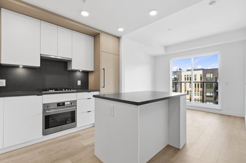 504-2268 Broadway E, Vancouver, BC, V5N0L2 | Card Image