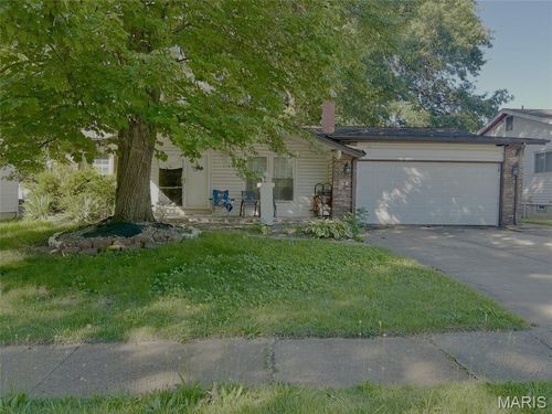 516 Queen Ann Dr, Hazelwood, MO, 63042-3588 | Card Image