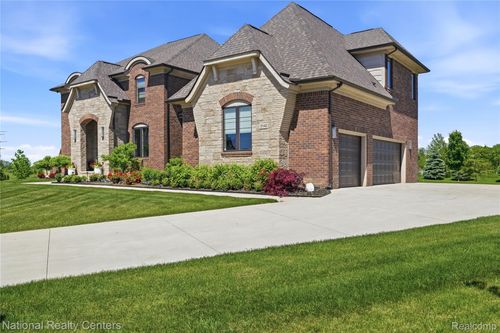 3142 Holburn Ct, Oakland, MI, 48363-2386 | Card Image