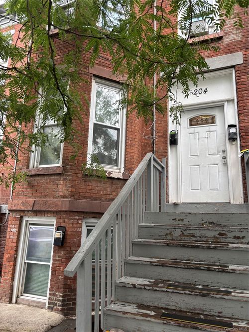 204 South St, Newburgh, NY, 12550-4763 | Card Image