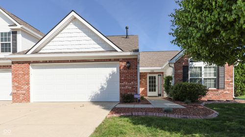 1318 Hamilton Dr, Greenwood, IN, 46143-6842 | Card Image