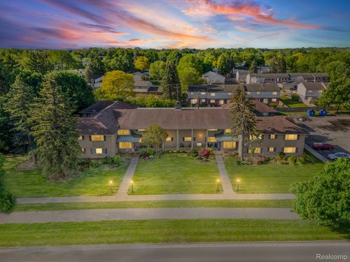 56-2245 Walton Blvd, Rochester Hills, MI, 48309-1429 | Card Image