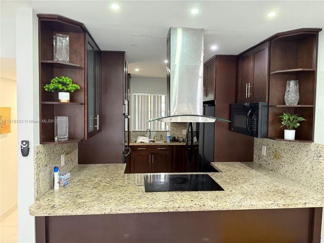 APT-9E - 5170 Sw 40 Th Ave, Condo with 2 bedrooms, 2 bathrooms and null parking in Fort Lauderdale FL | Image 4