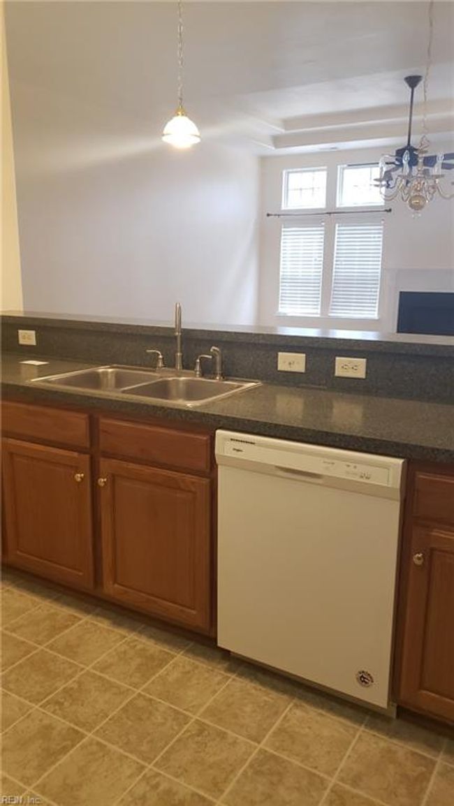 1013 Point Way, House attached with 3 bedrooms, 2 bathrooms and null parking in Carrollton VA | Image 9