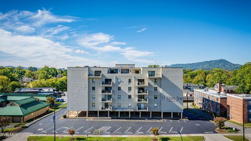 4g-1585 Fort Henry Drive, Kingsport, TN, 37664 | Card Image