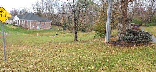 7913 Cresthaven Dr, Louisville, KY, 40228-2607 | Card Image