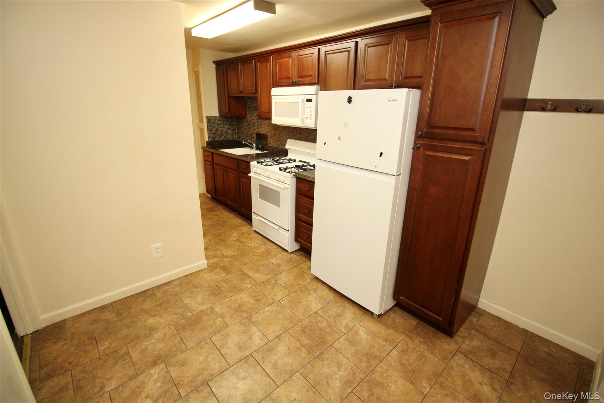 Residential Lease in Ramapo 3