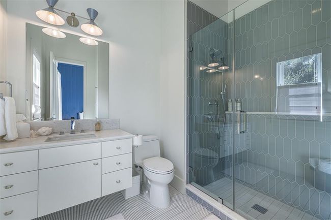 830 S Weyand Rd, Home with 4 bedrooms, 6 bathrooms and null parking in Round Top TX | Image 15