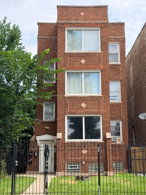 4640 W West End Ave, Chicago, IL, 60644-2759 | Card Image