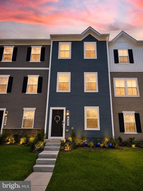 452 18th Ave, Ranson, WV, 25438-5724 | Card Image