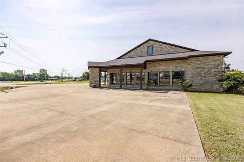 1910 E Jackson St, Hugo, OK, 74743-4248 | Card Image
