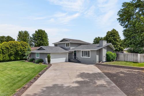 2134 Blue Jay Ln, West Richland, WA, 99353-9122 | Card Image
