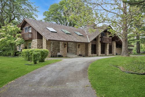 8080 Wolf Rd, Burr Ridge, IL, 60527-8047 | Card Image