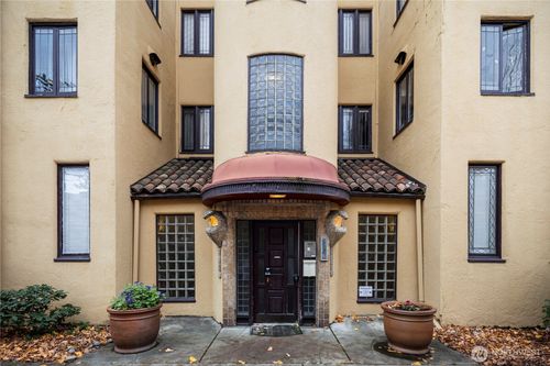 4515 Burke Ave N, Seattle, WA, 98103-6865 | Card Image