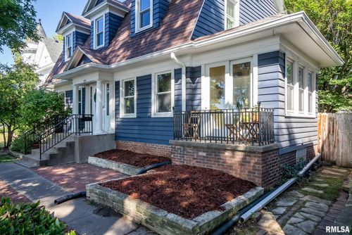 704 River Dr, Bettendorf, IA, 52722-4710 | Card Image