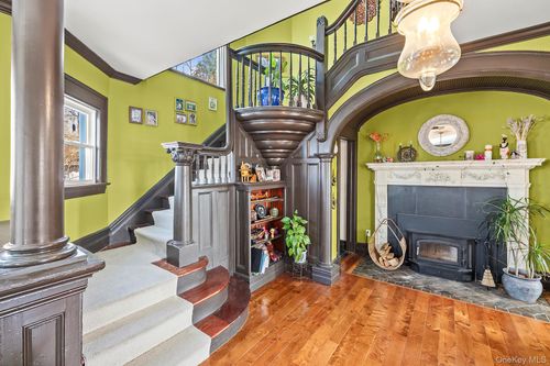 32 Prospect Dr, Yonkers, NY, 10705-2453 | Card Image