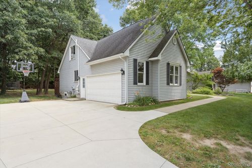 16413 E Horseshoe Trl, Linden, MI, 48451-8977 | Card Image