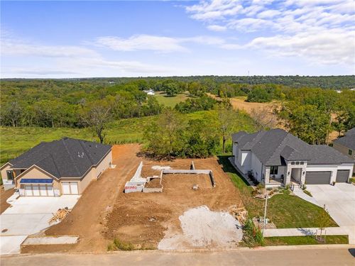 25150 W 141st Ter, Olathe, KS, 66061-7663 | Card Image