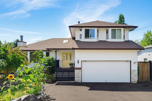 4881 216 St, Langley, BC, V3A2M8 | Card Image