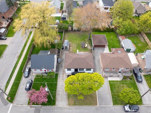 42 Deerhurst Ave, North York, ON, M9N3A7 | Card Image