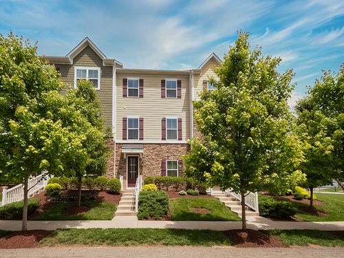 2017 Hemlock Ln, Mars, PA, 16046-7202 | Card Image